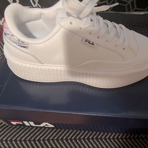WOMENS FILA SNEAKERS